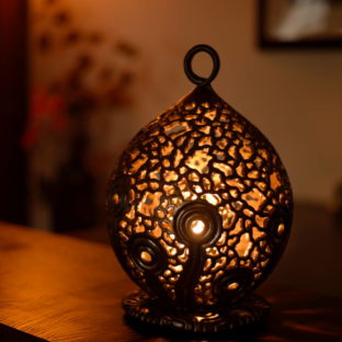 【SALE】黒金彩透し彫りインテリアランプ１