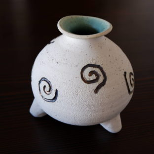 【SALE】珊瑚土楕円三脚花器２