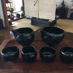 黒彩の片口とぐい吞み