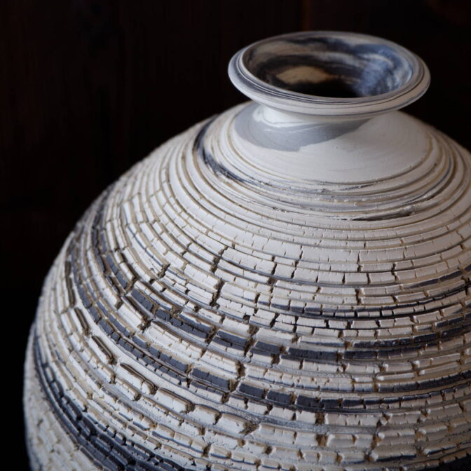 練り込み　裂紋　嘯裂文　花器　モノトーン　沖縄