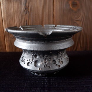 5号鉄砂黒リム鉢１