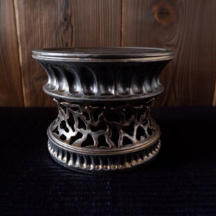 6号黒金彩飾り台１