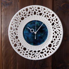 透彫り＆漆塗り壁掛け時計２点　