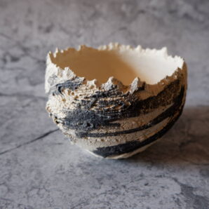 4号黒化粧捻り裂紋白砂岩鉢742　塊根植物　多肉植物　アガベ　グラキリス　パキプス　盆栽　植木鉢　作家鉢　鉢皿　沖縄