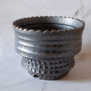 8号燻し黒鉢870　塊根植物　多肉植物　アガベ　グラキリス　パキプス　盆栽　植木鉢　作家鉢　鉢皿　沖縄