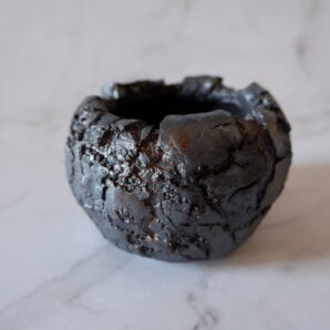 2号富士砂黒金彩裂紋鉢052　塊根植物　多肉植物　アガベ　グラキリス　パキプス　万年青　盆栽　植木鉢　作家鉢