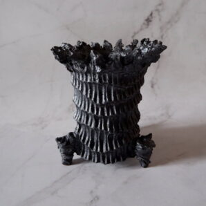 3号鉄砂黒三脚鉢074　万年青　塊根植物　多肉植物　アガベ　グラキリス　パキプス　万年青　盆栽　植木鉢　作家鉢