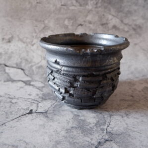 4.5号鉄砂黒裂紋鉢306　塊根植物　多肉植物　アガベ　盆栽　植木鉢　作家鉢　鉢皿　沖縄