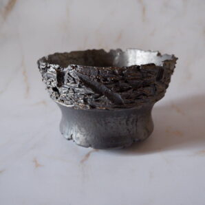6号燻し黒荒裂紋鉢326　塊根植物　多肉植物　アガベ　盆栽　植木鉢　作家鉢　鉢皿　沖縄