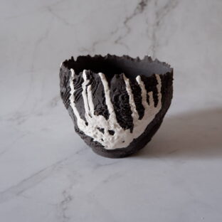 4号白化粧捻り裂紋黒鉢493　塊根植物　多肉植物　アガベ　盆栽　植木鉢　作家鉢　鉢台　沖縄