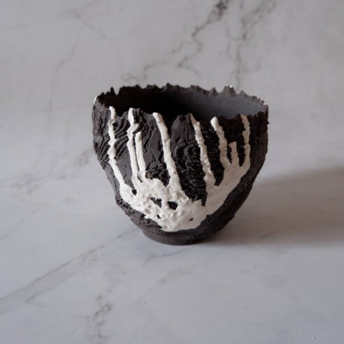 4号白化粧捻り裂紋黒鉢493　塊根植物　多肉植物　アガベ　盆栽　植木鉢　作家鉢　鉢台　沖縄