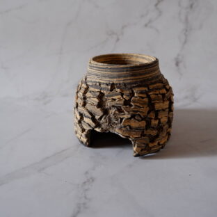 3.5号黄黒練込み鱗裂紋爬虫類シェルター501　ウェットタイプ　昆虫　陶器製　作家もの　沖縄