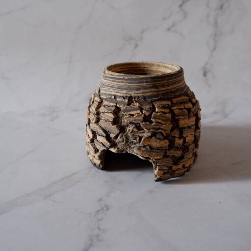 3.5号黄黒練込み鱗裂紋爬虫類シェルター501　ウェットタイプ　昆虫　陶器製　作家もの　沖縄